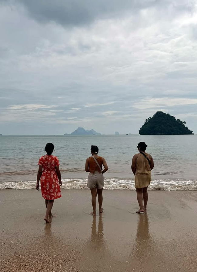 Actress Aishwarya Lakshmi chilling on a beach in Thailand with friends4