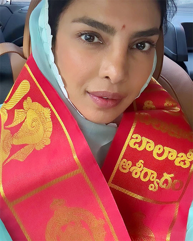 Priyanka Chopra offers prayers at Chilkur Balaji Temple photos goes viral5