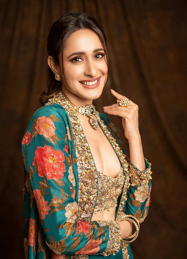 Tollywood Actress Pragya Jaiswal Photos In Daaku Maharaaj Promotions Event 7