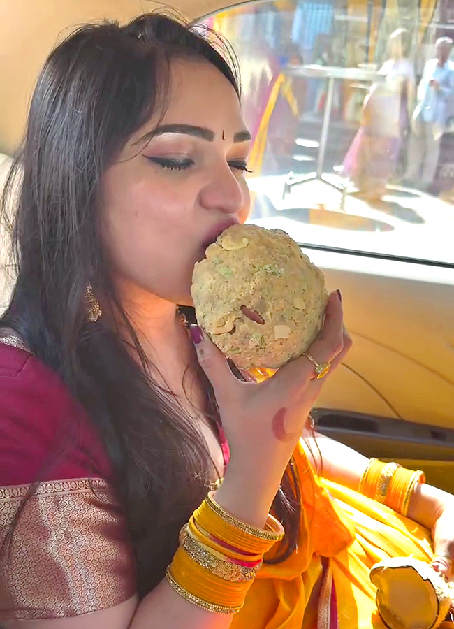 Bigg Boss Fame Ashwini Sri Visited Tirumala Photos Goes Viral17