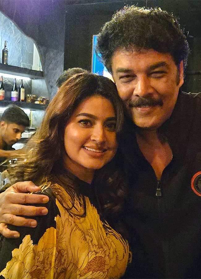 Khushbu hosts birthday bash for Sundar C photos goes viral11