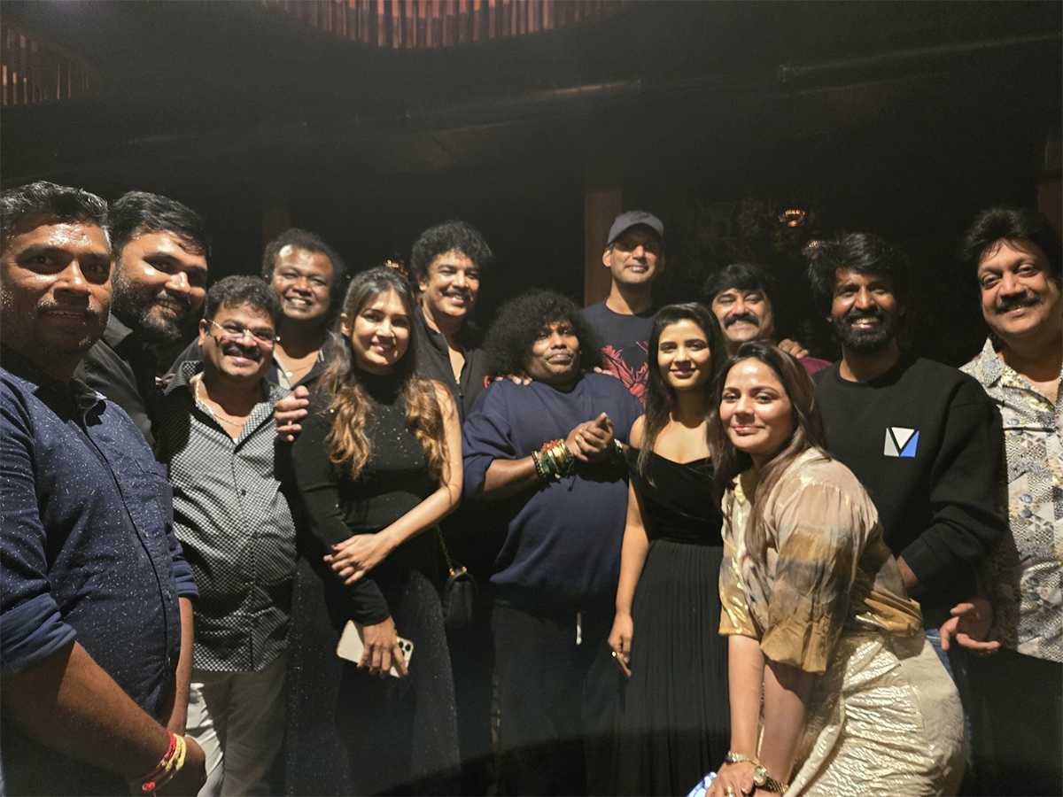 Khushbu hosts birthday bash for Sundar C photos goes viral17