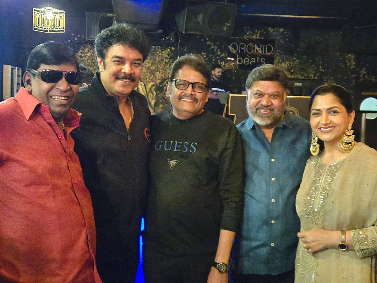 Khushbu hosts birthday bash for Sundar C photos goes viral18