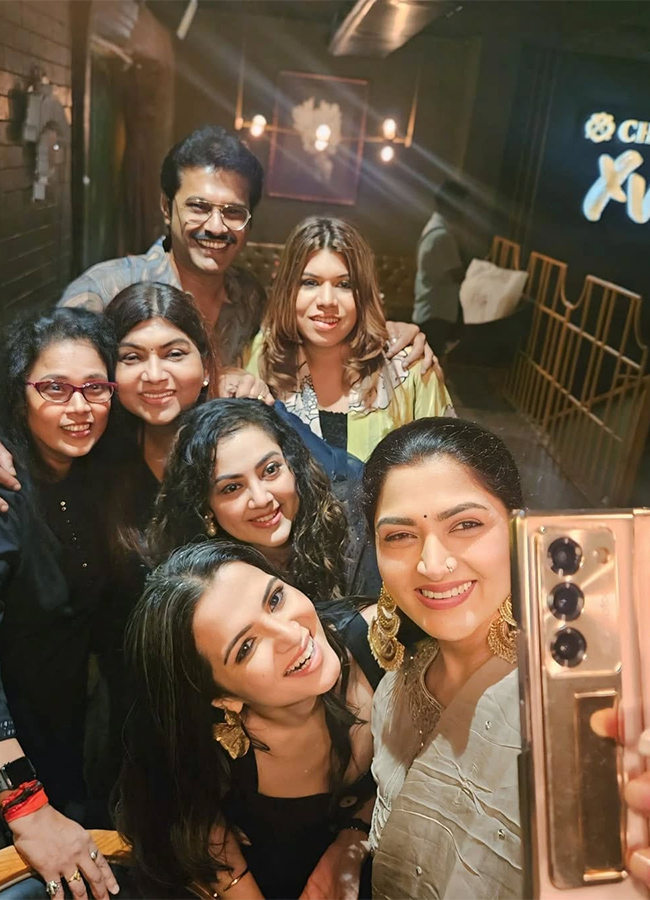 Khushbu hosts birthday bash for Sundar C photos goes viral25