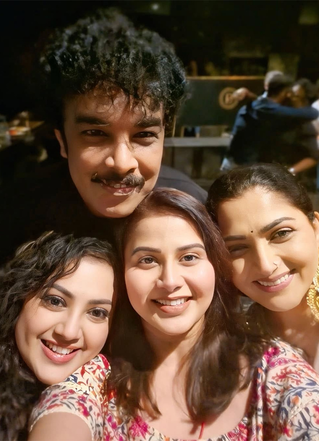 Khushbu hosts birthday bash for Sundar C photos goes viral26