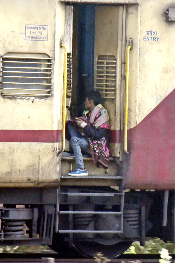 People still careless while crossing Railway level cross2