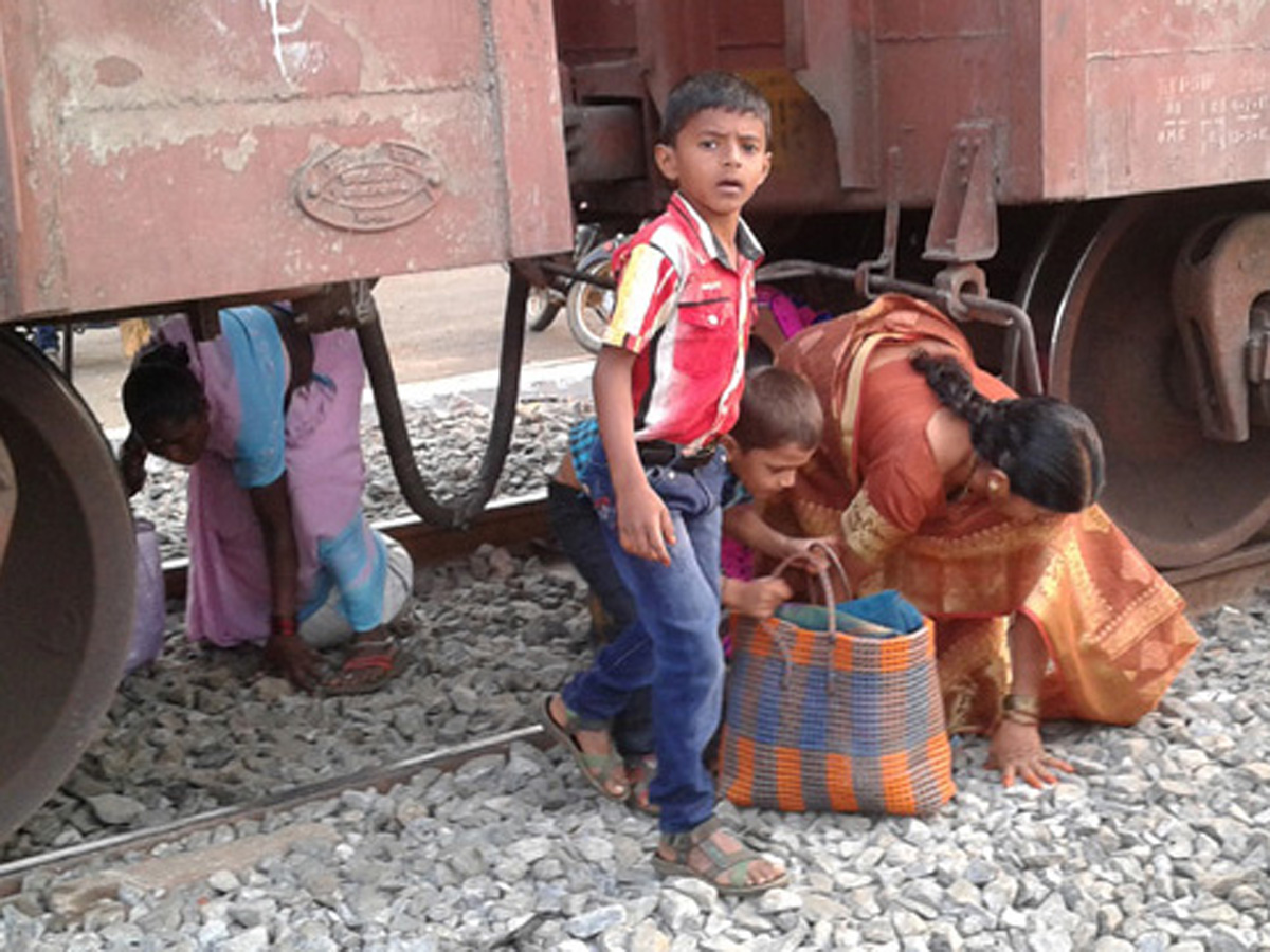 People still careless while crossing Railway level cross26