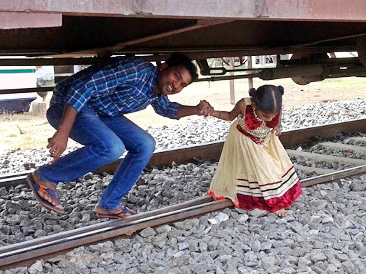 People still careless while crossing Railway level cross28