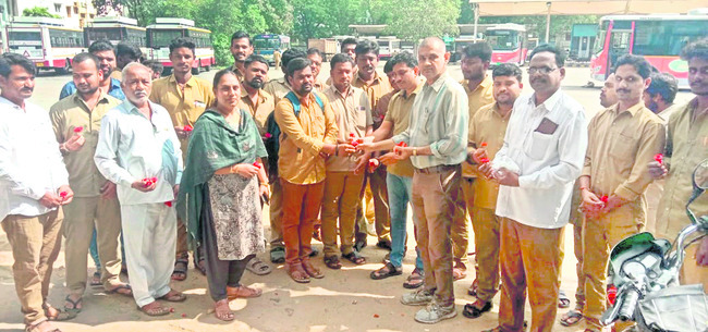 క్షేమంగా వెళ్లిరండి 
1