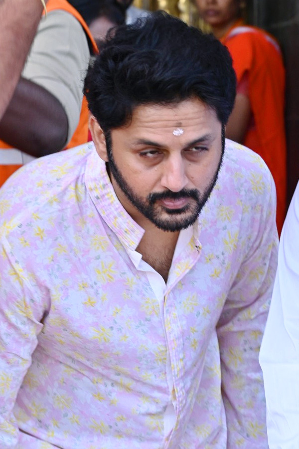 Hero Nithin And Wife Shalini With Son Beautiful Photos At Tirumala Photos18