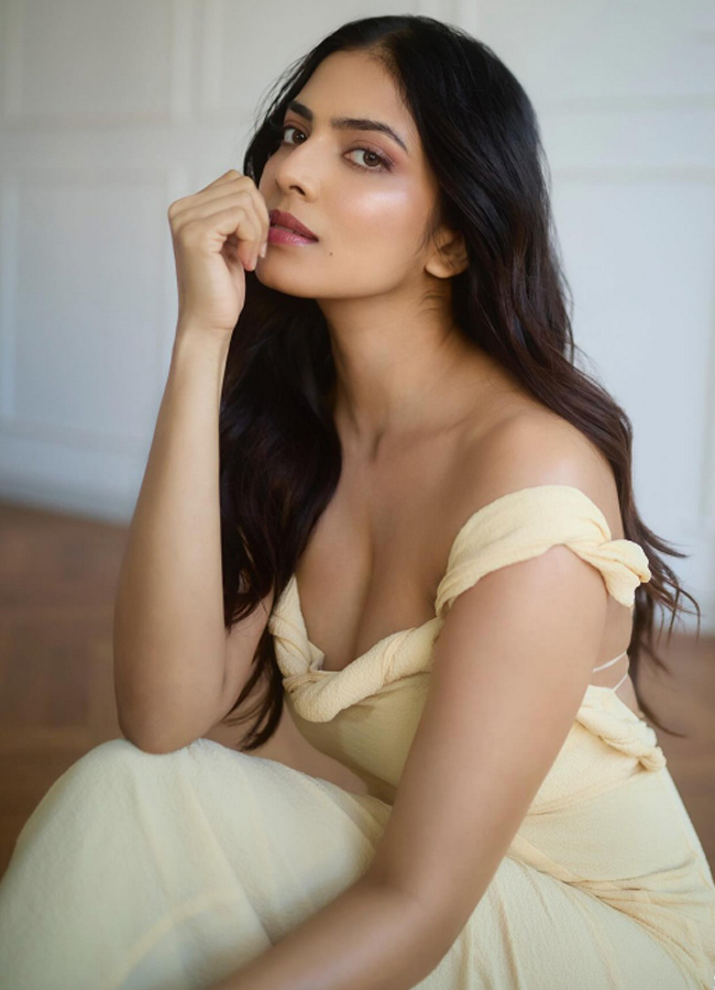 Malavika Mohanan Is An Absolute Diva In Photos7