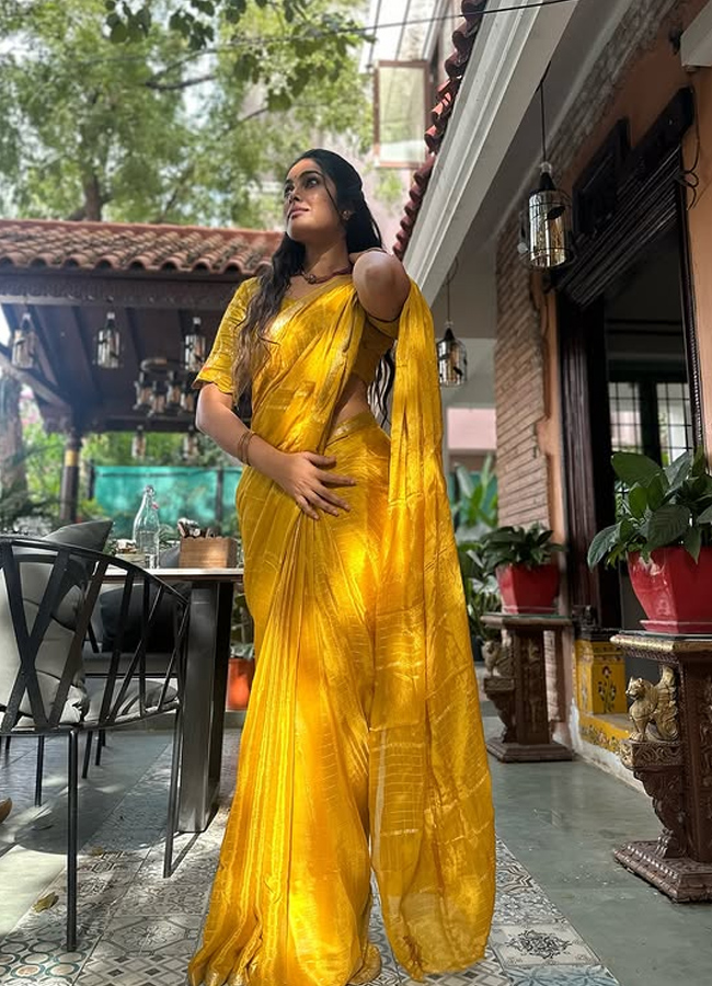 Bigg Boss Fame Divi Vadthya Stuns in gold yellow Saree Glam Latest Photos2