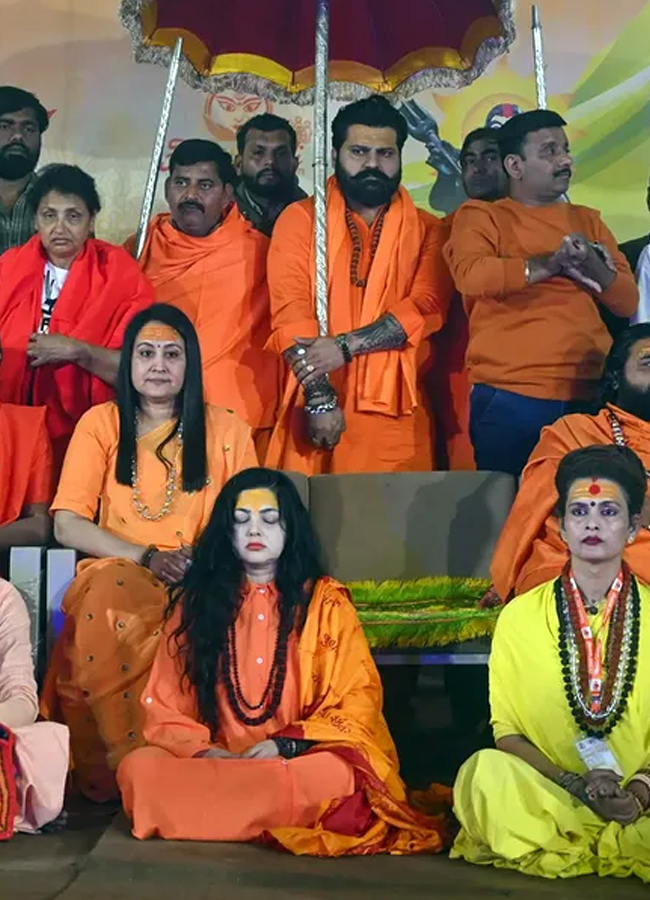 The glamour actress mamatha kulakarni who took up Sadhvi at the Mahakumbh Mela14