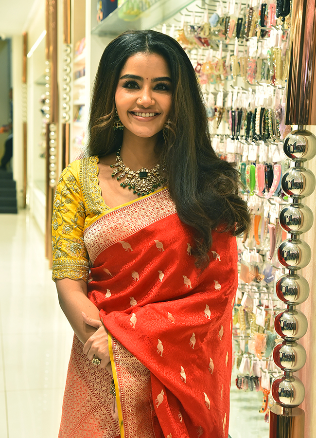 Actress Anupama Parameswaran inaugurates Viyara Fine Silver Jewellery in Jubilee Hills13