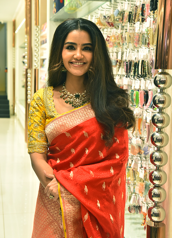 Actress Anupama Parameswaran inaugurates Viyara Fine Silver Jewellery in Jubilee Hills14