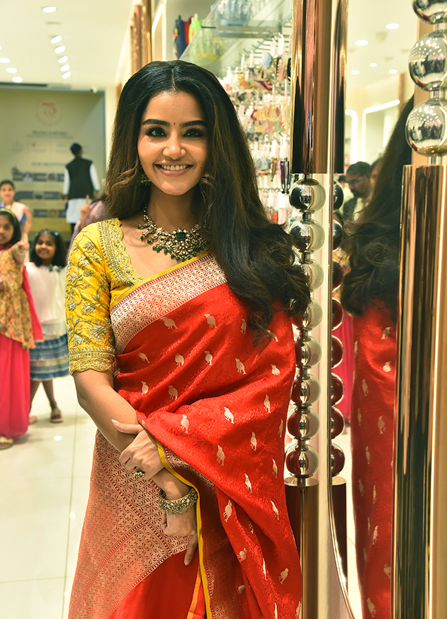 Actress Anupama Parameswaran inaugurates Viyara Fine Silver Jewellery in Jubilee Hills15