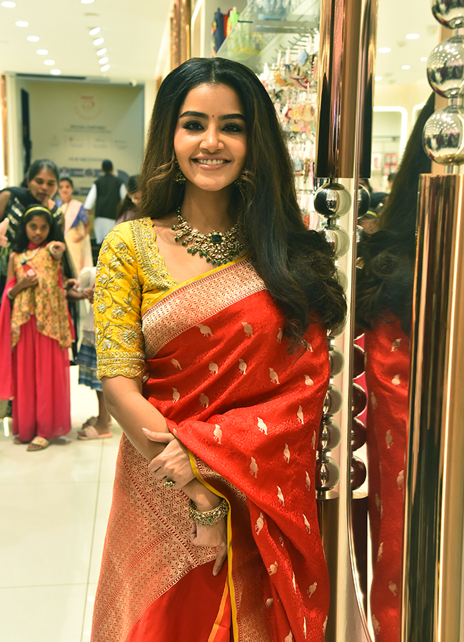 Actress Anupama Parameswaran inaugurates Viyara Fine Silver Jewellery in Jubilee Hills16