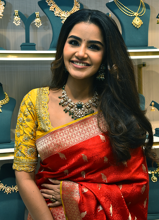 Actress Anupama Parameswaran inaugurates Viyara Fine Silver Jewellery in Jubilee Hills18