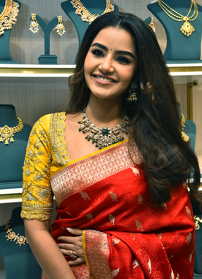 Actress Anupama Parameswaran inaugurates Viyara Fine Silver Jewellery in Jubilee Hills19