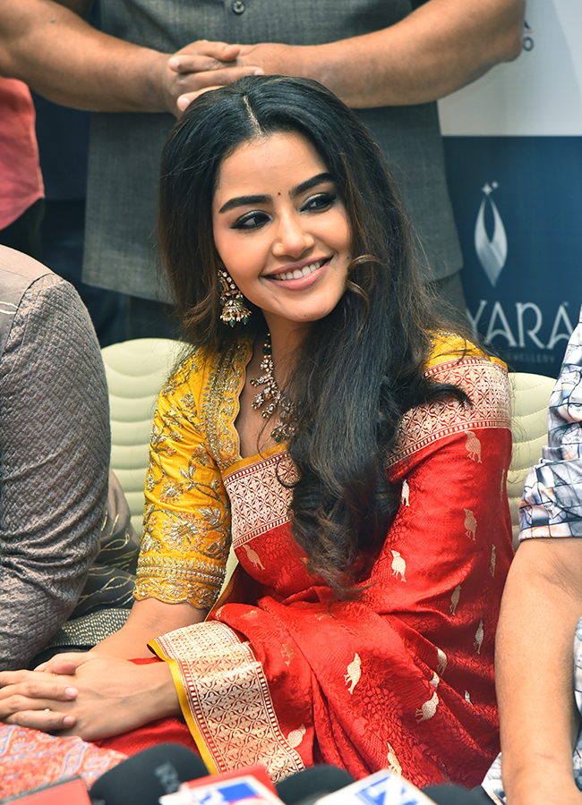 Actress Anupama Parameswaran inaugurates Viyara Fine Silver Jewellery in Jubilee Hills2