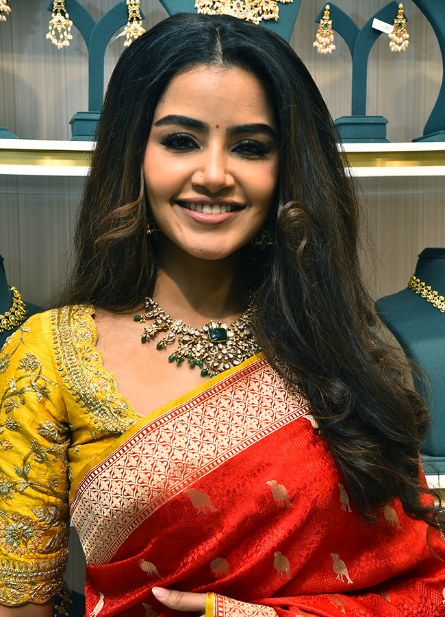 Actress Anupama Parameswaran inaugurates Viyara Fine Silver Jewellery in Jubilee Hills21