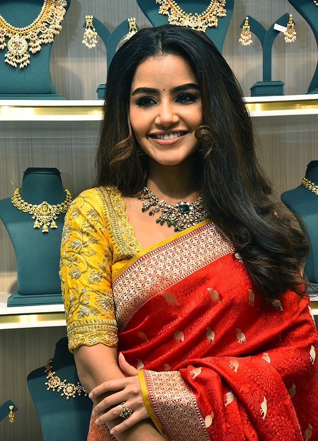 Actress Anupama Parameswaran inaugurates Viyara Fine Silver Jewellery in Jubilee Hills22