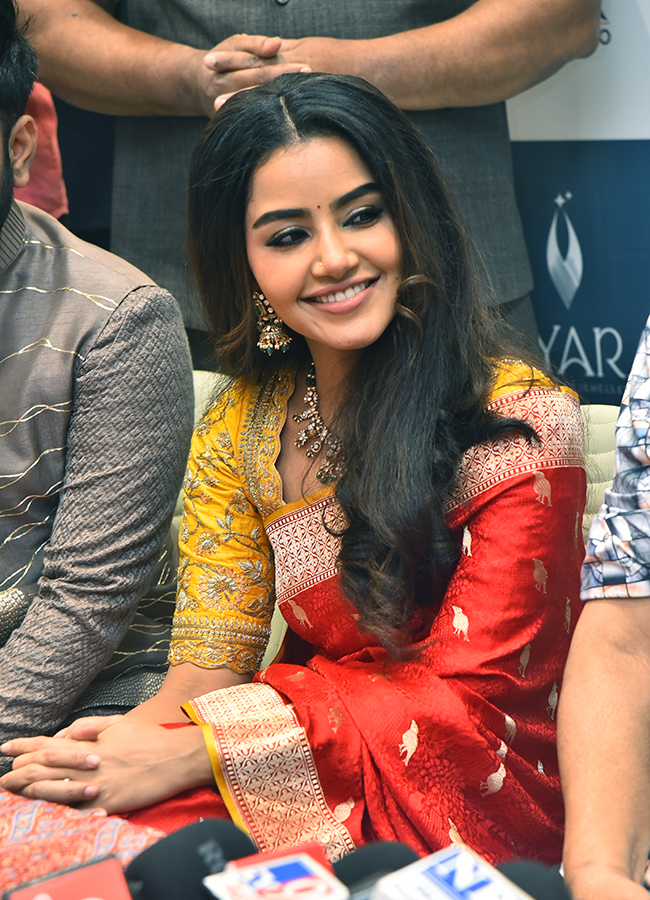 Actress Anupama Parameswaran inaugurates Viyara Fine Silver Jewellery in Jubilee Hills3