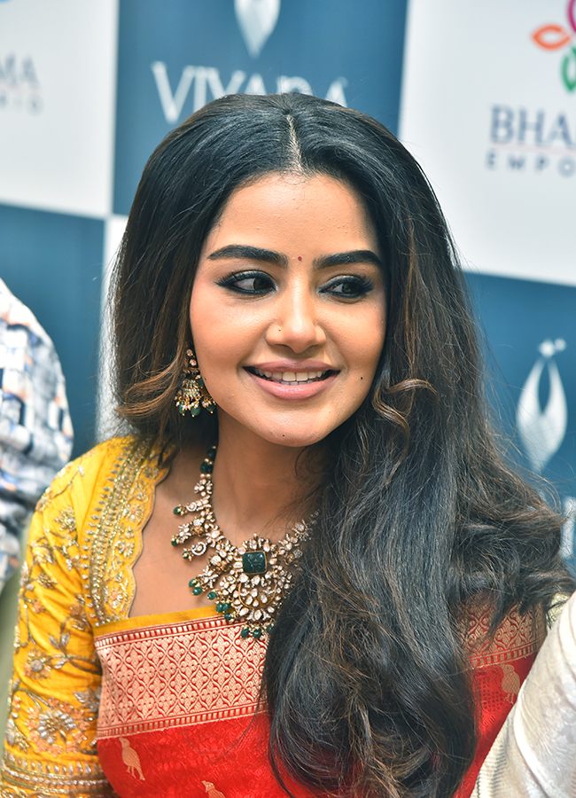 Actress Anupama Parameswaran inaugurates Viyara Fine Silver Jewellery in Jubilee Hills5