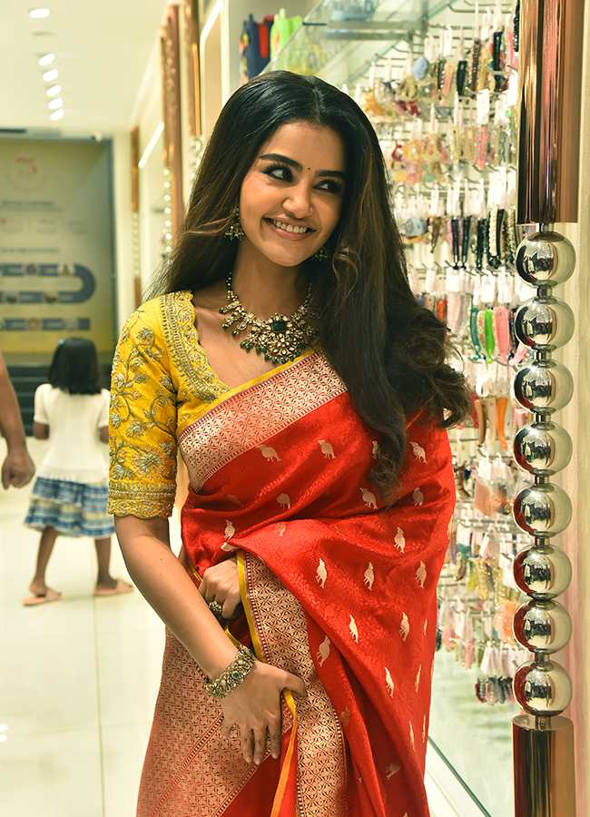 Actress Anupama Parameswaran inaugurates Viyara Fine Silver Jewellery in Jubilee Hills6