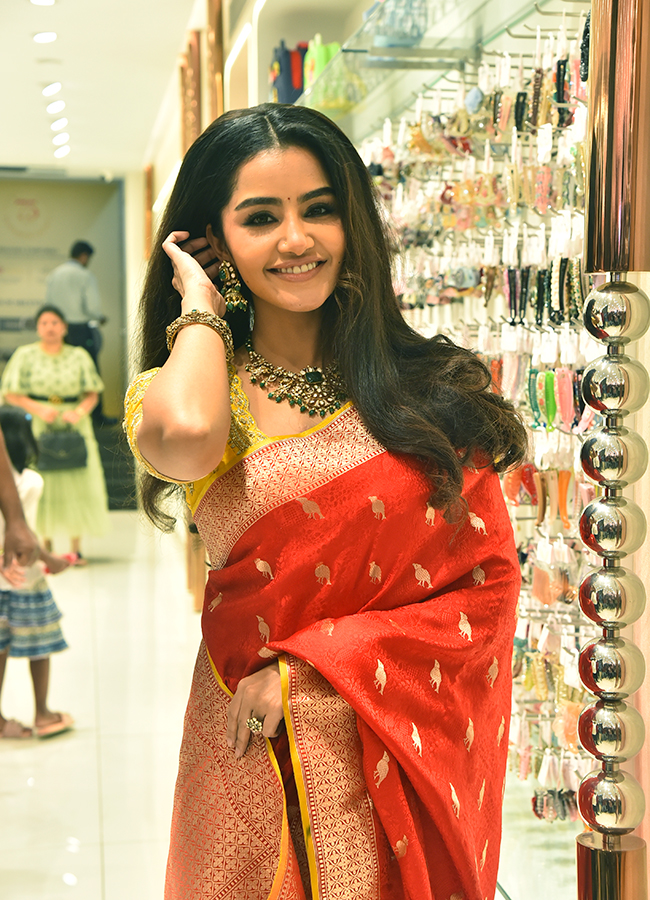 Actress Anupama Parameswaran inaugurates Viyara Fine Silver Jewellery in Jubilee Hills8