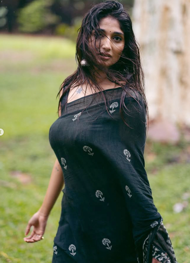 Vadlamani Priya Amazing Images7