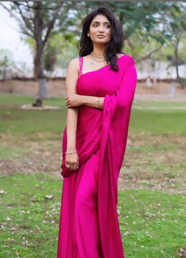 Vadlamani Priya Amazing Images2