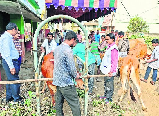 పరీక్ష పాస్‌ చేస్తామంటూ డబ్బులు వసూలు 1