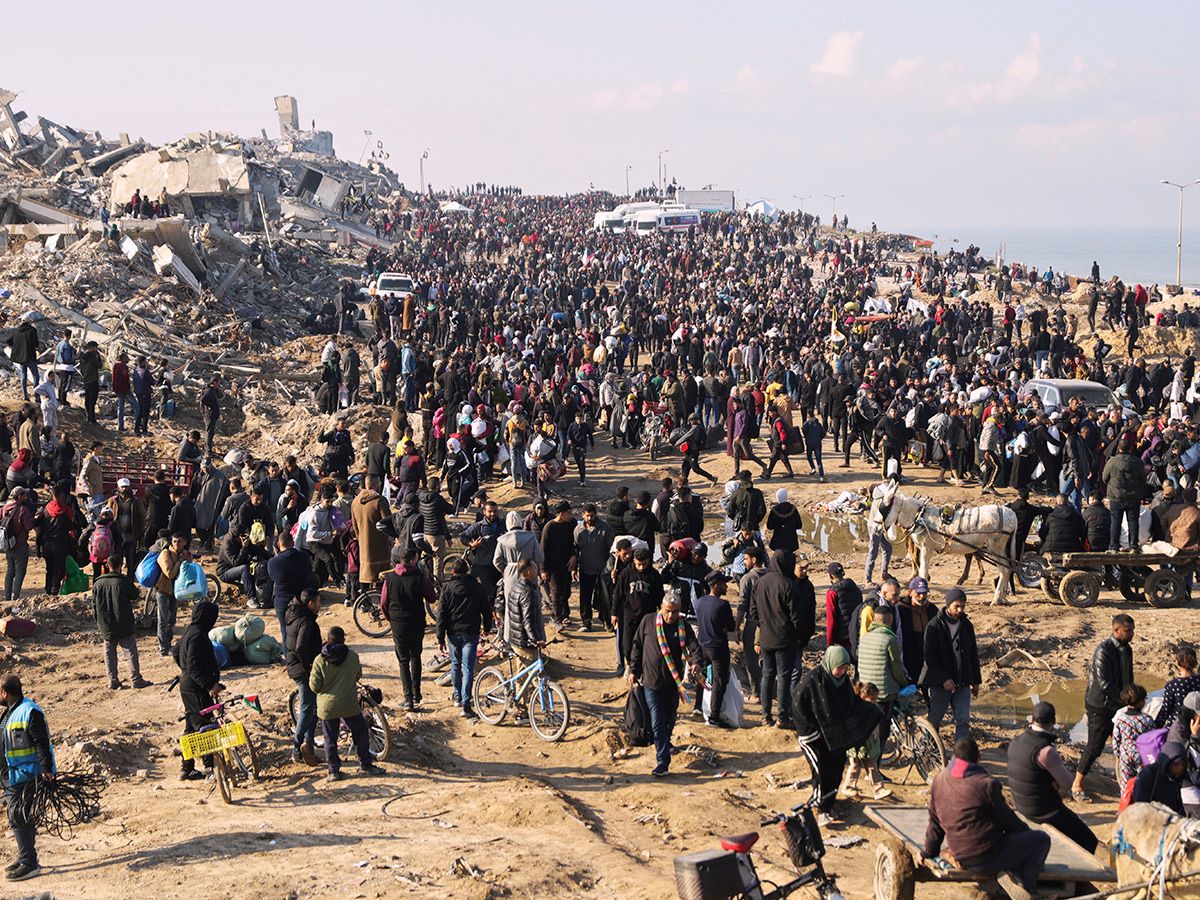 Displaced Palestinians arrive in the northern Gaza Strip Photos15