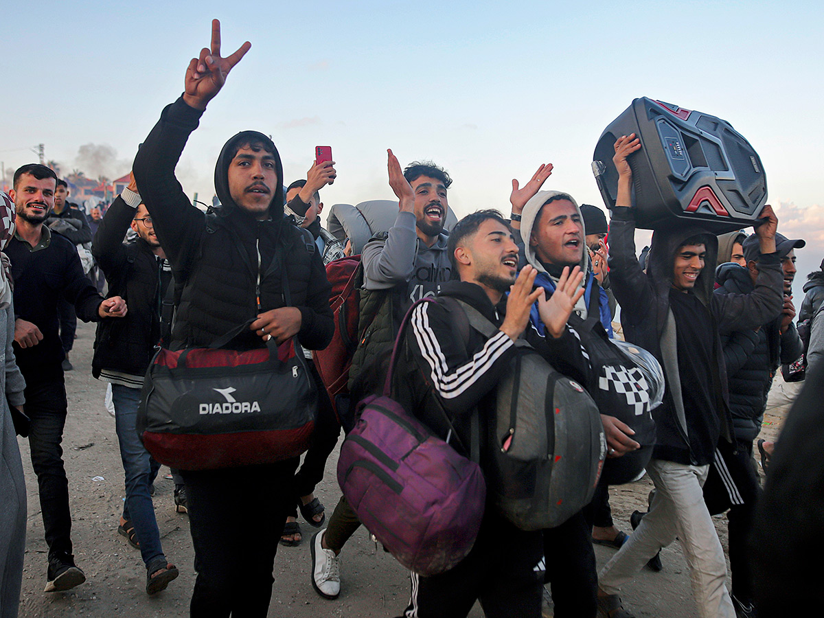 Displaced Palestinians arrive in the northern Gaza Strip Photos19