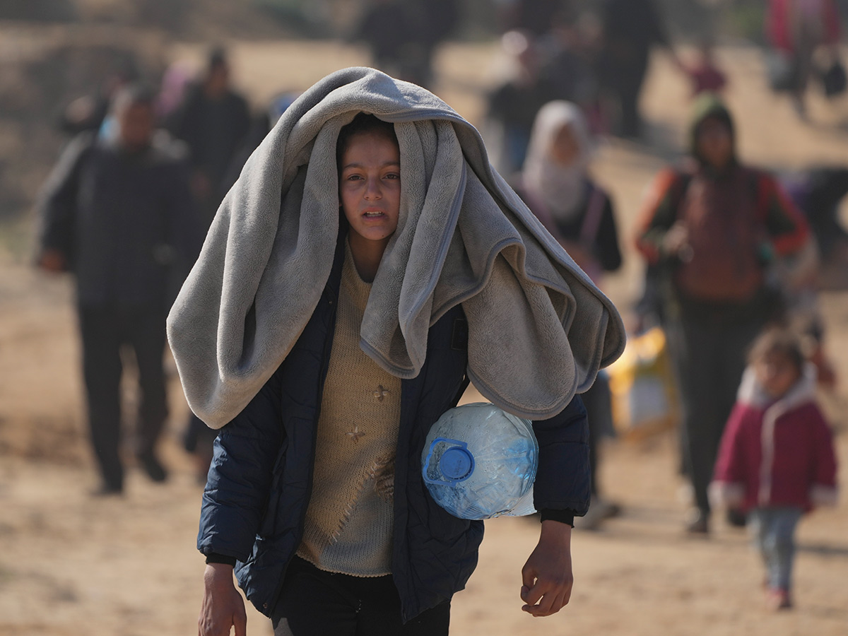 Displaced Palestinians arrive in the northern Gaza Strip Photos26