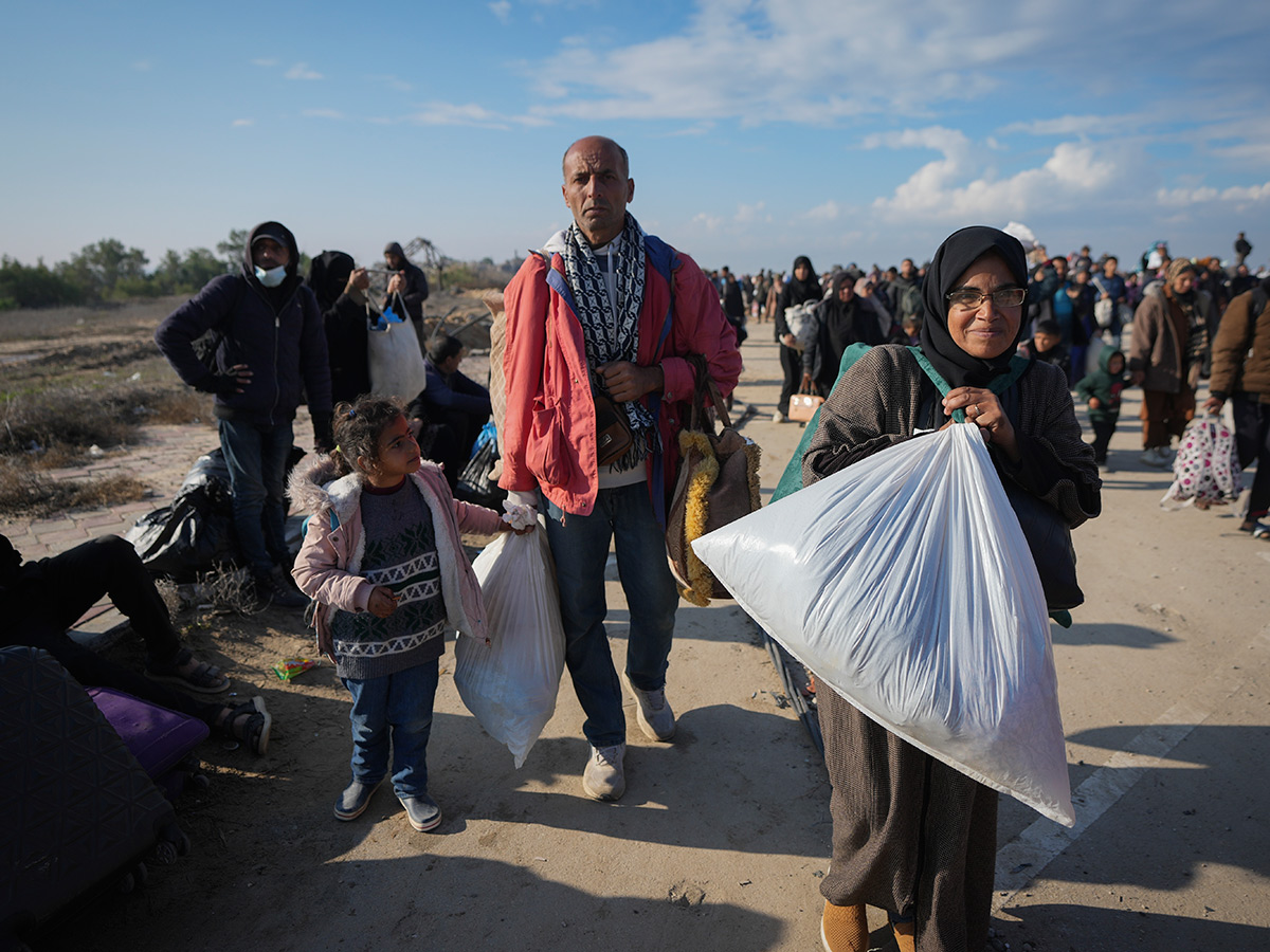 Displaced Palestinians arrive in the northern Gaza Strip Photos27