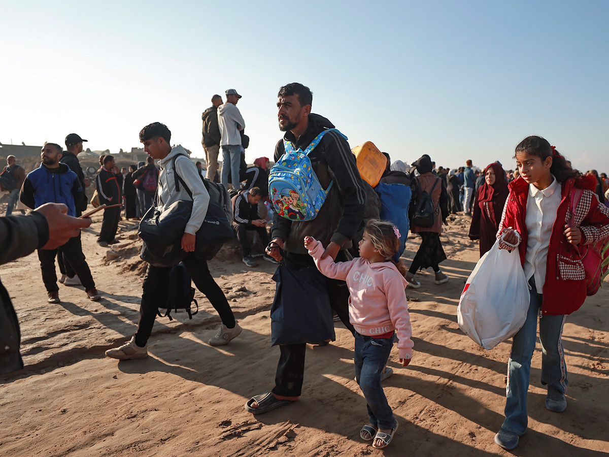 Displaced Palestinians arrive in the northern Gaza Strip Photos34