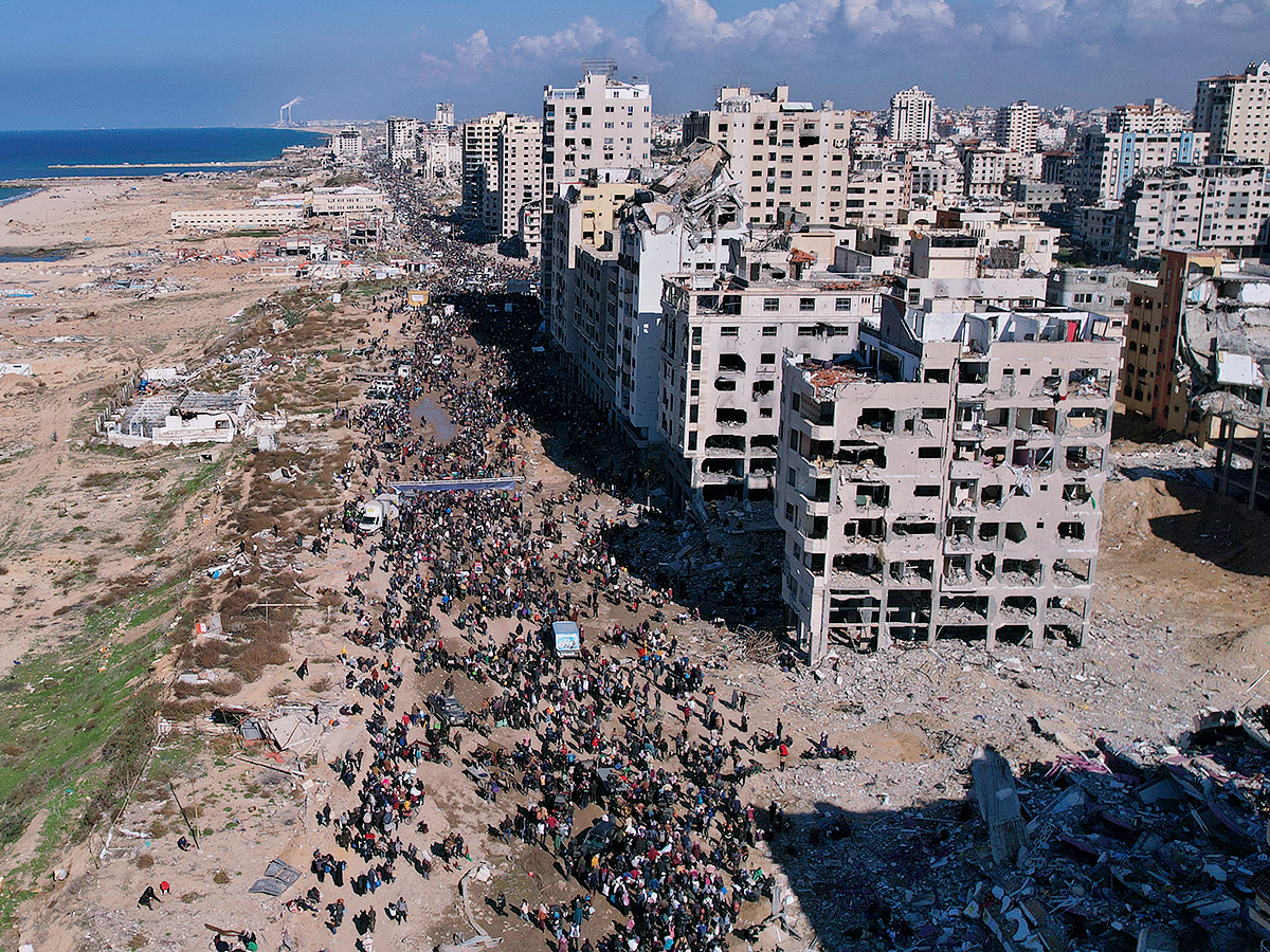 Displaced Palestinians arrive in the northern Gaza Strip Photos9