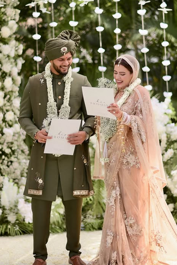 Fashion Influencer Rupali Curl Girl Gets Married Photos Goes Viral5