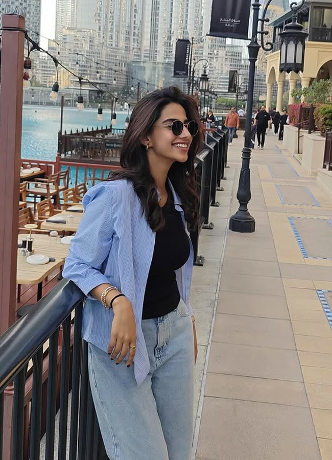 Meenakshi Chaudhary Enjoys Dubai Trip Latest Photos19