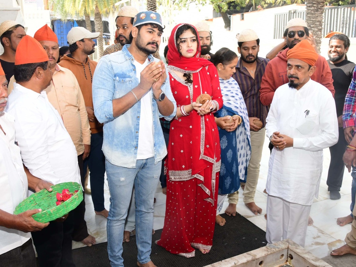 Racharika film team members who visited the Kadapa Amin Peer Dargah14