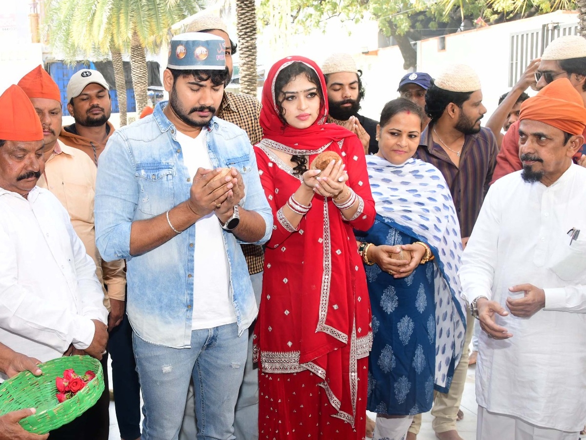 Racharika film team members who visited the Kadapa Amin Peer Dargah15