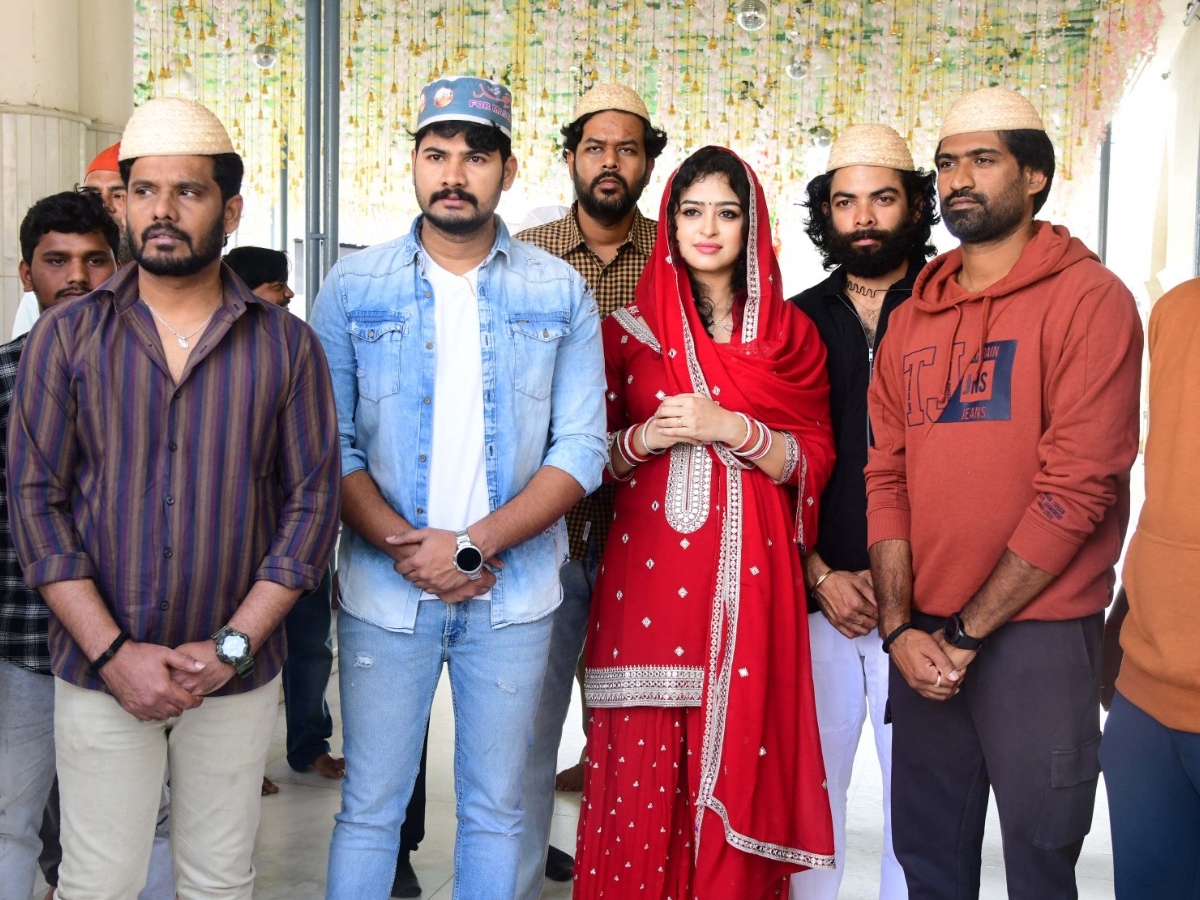 Racharika film team members who visited the Kadapa Amin Peer Dargah19