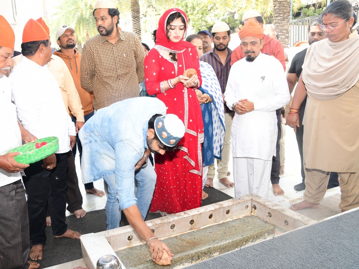 Racharika film team members who visited the Kadapa Amin Peer Dargah23