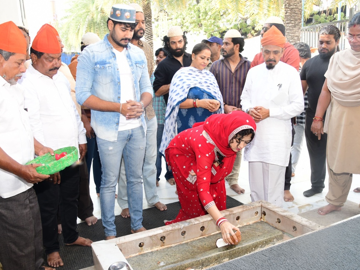 Racharika film team members who visited the Kadapa Amin Peer Dargah24