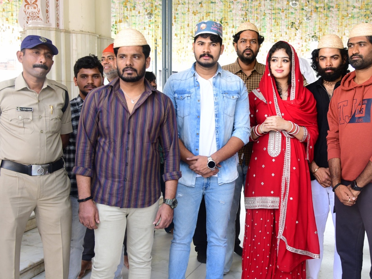 Racharika film team members who visited the Kadapa Amin Peer Dargah27