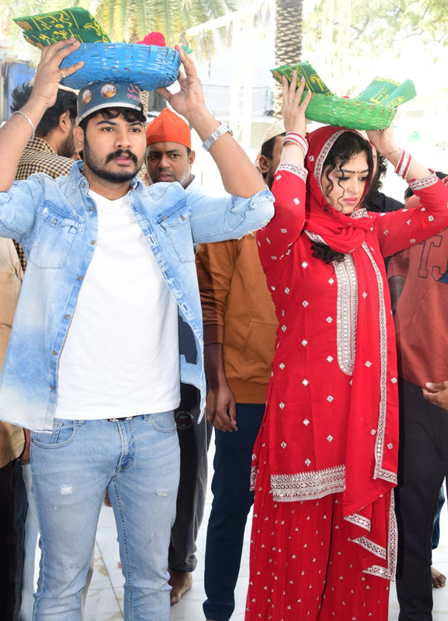 Racharika film team members who visited the Kadapa Amin Peer Dargah3