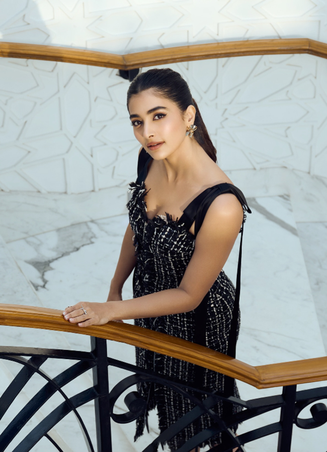 Pooja Hegde Unmissable Elegance Shines In A Black Outfit4