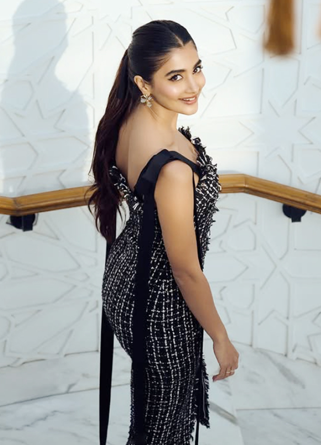 Pooja Hegde Unmissable Elegance Shines In A Black Outfit6